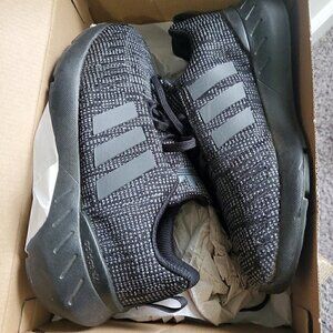 Adidas swift run black and grey shoes